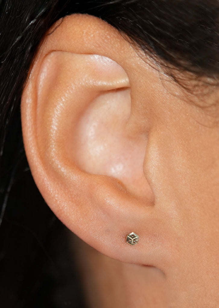 Fortuna Threaded Flat Back Earring