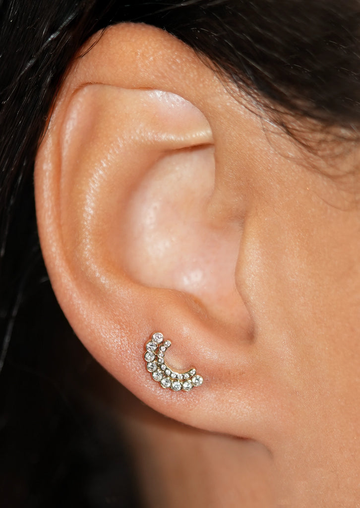 Lune Cachée Threaded Flat Back Earring